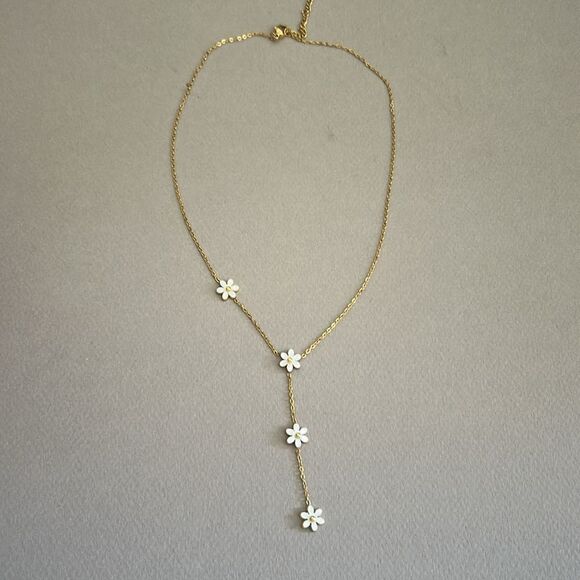 Gold Daisy Necklace A1295 - Picture 3 of 5